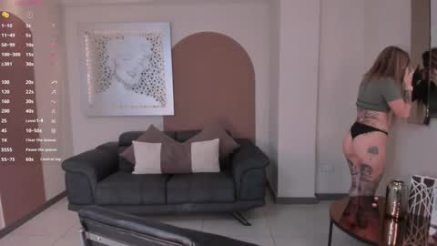 Snapshot of carlabrunni_ chatting on November 18, 12:20 pm Carla Bunnis online show from November 18, 12:20 pm