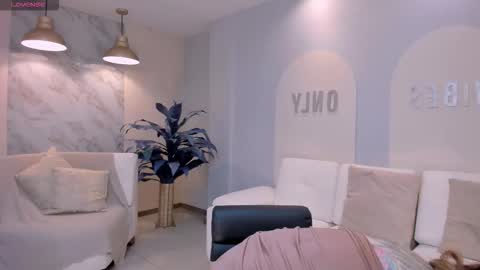 Snapshot of carlabrunni_ chatting on December 2, 12:10 pm Carla Bunnis online show from December 2, 12:10 pm