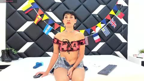 Snapshot of carlalinares chatting on June 15, 12:29 pm Carla Linares online show from June 15, 12:29 pm