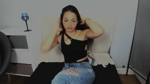 Snapshot of carlaxsensual chatting on May 20, 3:40 pm CarlaxSensual online show from May 20, 3:40 pm