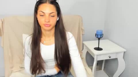 Snapshot of carlaxsensual chatting on June 1, 5:31 am CarlaxSensual online show from June 1, 5:31 am
