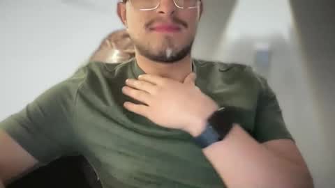 Snapshot of carlcarlinches4 chatting on December 4, 9:45 pm carlcarlinches4 online show from December 4, 9:45 pm