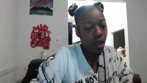 Snapshot of carliecreams chatting on February 28, 4:02 am Carlie online show from February 28, 4:02 am