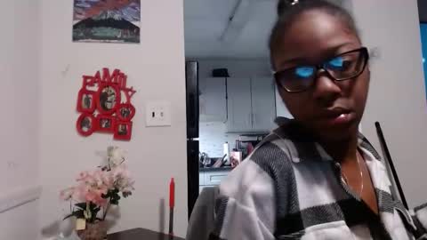 Snapshot of carliecreams chatting on March 6, 5:48 am Carlie online show from March 6, 5:48 am