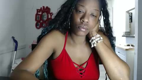 Snapshot of carliecreams chatting on April 7, 2:12 am Carlie online show from April 7, 2:12 am