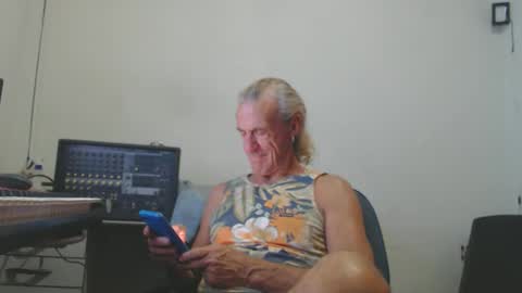 carlos online show from February 9, 9:52 pm