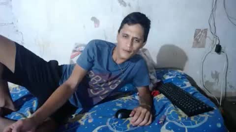 Snapshot of carlos_steven chatting on March 30, 12:00 am carlos_steven online show from March 30, 12:00 am