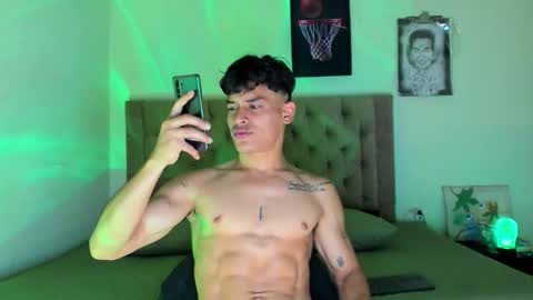 Snapshot of carloshero69 chatting on November 27, 1:46 pm carloshero69 online show from November 27, 1:46 pm