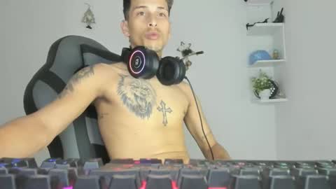 carlossmi01 online show from January 8, 4:15 am