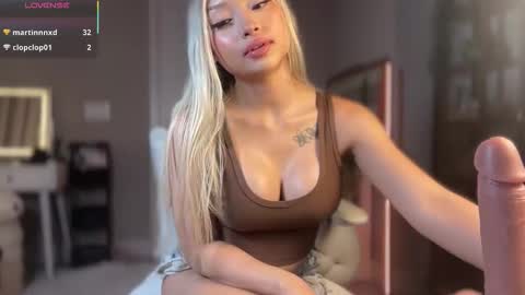 carmenxrose online show from October 11, 2:33 am