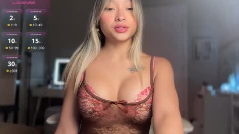 Snapshot of carmenxrose chatting on May 19, 2:51 am carmenxrose online show from May 19, 2:51 am