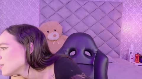 Snapshot of caro_adams1 chatting on November 18, 12:42 pm caro_adams1 online show from November 18, 12:42 pm