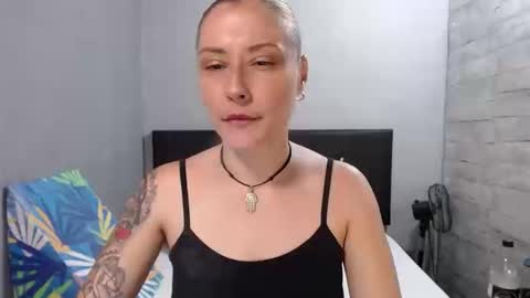 Caro milf  online show from September 15, 11:27 pm