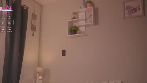 Snapshot of caro_sanchezz chatting on March 16, 12:20 pm caro_sanchezz online show from March 16, 12:20 pm