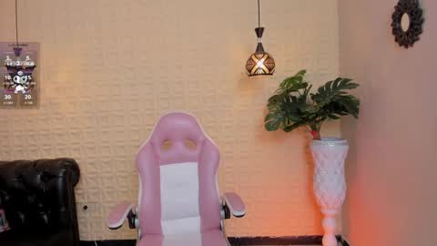 Snapshot of caro_sexyhot chatting on September 26, 2:37 am carolina online show from September 26, 2:37 am