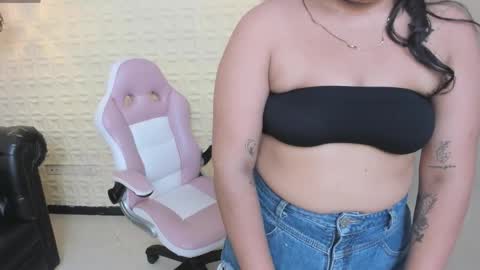 Snapshot of caro_sexyhot chatting on September 29, 2:06 am carolina online show from September 29, 2:06 am