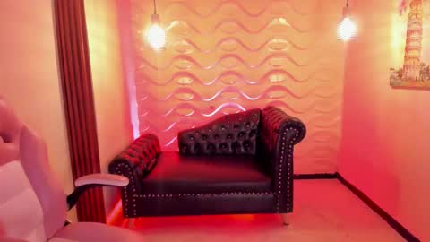 Snapshot of caro_sexyhot chatting on October 24, 1:46 am carolina online show from October 24, 1:46 am