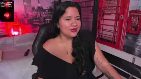 Snapshot of caro_sexyhot chatting on November 13, 2:32 am carolina online show from November 13, 2:32 am