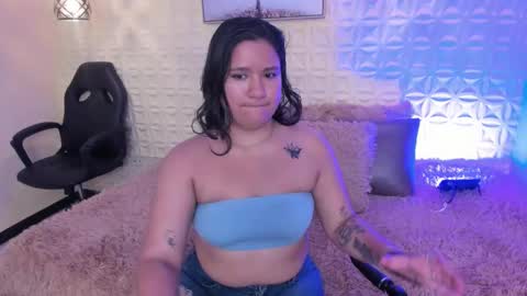Snapshot of caro_sexyhot chatting on December 15, 1:43 am carolina online show from December 15, 1:43 am