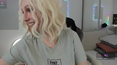 Snapshot of carol_may_ chatting on April 20, 7:55 am carol_may_ online show from April 20, 7:55 am