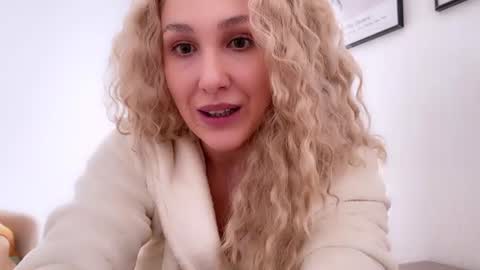 Snapshot of carol_may_ chatting on June 13, 5:16 am carol_may_ online show from June 13, 5:16 am