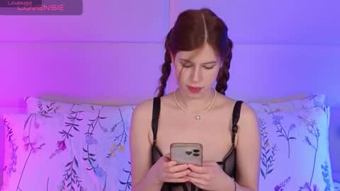 Snapshot of carolainemyers chatting on November 28, 8:00 pm carolainemyers online show from November 28, 8:00 pm