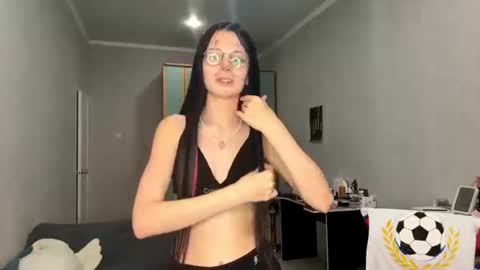 Snapshot of carolannwickkiser chatting on June 11, 2:26 pm Amelia online show from June 11, 2:26 pm