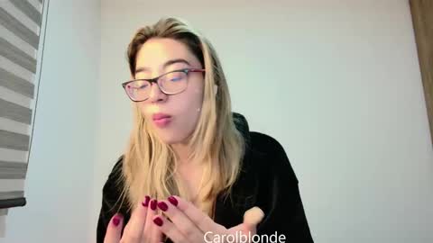 Snapshot of carolblonde chatting on February 21, 11:54 pm Char online show from February 21, 11:54 pm