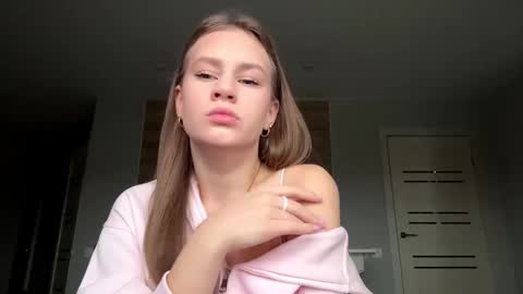 Lisa online show from December 20, 8:10 am