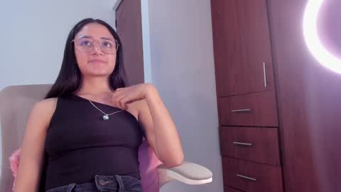 Caroline online show from December 4, 8:07 pm