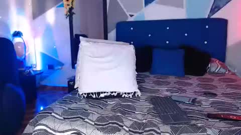 Carolin Moore online show from December 21, 5:20 pm