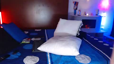 Carolin Moore online show from June 14, 2:24 am