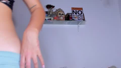 Snapshot of carolina_ml chatting on December 2, 5:30 pm CarolinaM online show from December 2, 5:30 pm