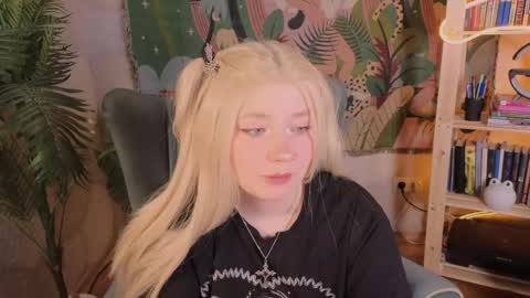 Snapshot of carolina_winter chatting on April 9, 6:30 am Mira online show from April 9, 6:30 am