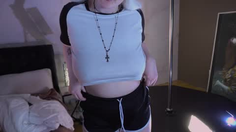 Snapshot of carolina_winter chatting on April 11, 7:45 am Mira online show from April 11, 7:45 am