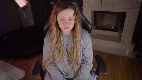 Snapshot of carolina_winter chatting on April 12, 5:34 am Mira online show from April 12, 5:34 am