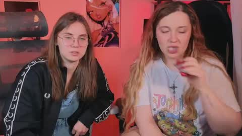 Snapshot of carolina_winter chatting on April 17, 8:23 pm Mira online show from April 17, 8:23 pm