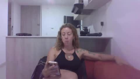 carolina_zaens online show from May 9, 1:44 am