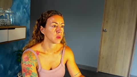 carolina_zaens online show from May 27, 12:35 pm
