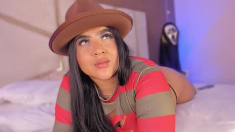 carolinaa_suarez online show from October 31, 1:23 pm