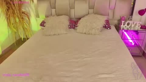 caroline online show from February 8, 8:45 pm