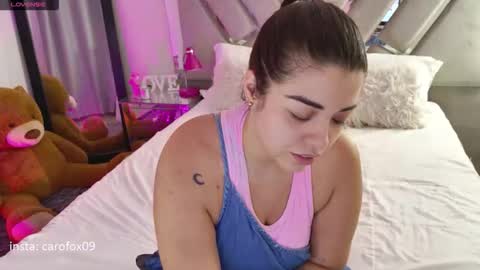 caroline online show from March 28, 3:50 am