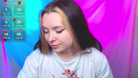 Snapshot of carolinareaperr chatting on September 13, 10:37 am Ask me better xx online show from September 13, 10:37 am