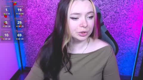 Snapshot of carolinareaperr chatting on September 19, 1:23 pm Ask me better xx online show from September 19, 1:23 pm