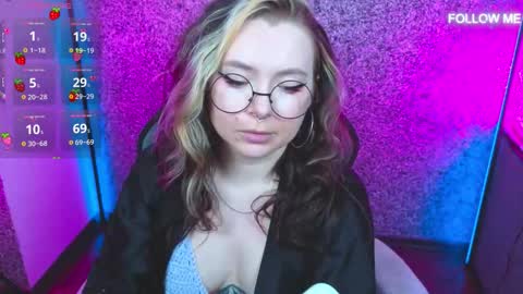 Snapshot of carolinareaperr chatting on October 1, 10:43 am Ask me better xx online show from October 1, 10:43 am