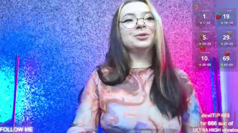 Snapshot of carolinareaperr chatting on October 17, 12:52 pm Ask me better xx online show from October 17, 12:52 pm