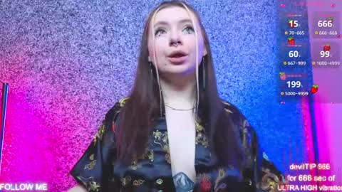 Snapshot of carolinareaperr chatting on October 18, 10:49 am Ask me better xx online show from October 18, 10:49 am