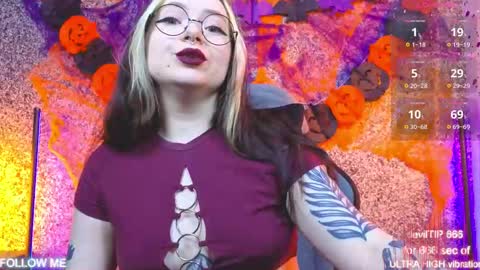 Snapshot of carolinareaperr chatting on October 26, 12:44 pm Ask me better xx online show from October 26, 12:44 pm