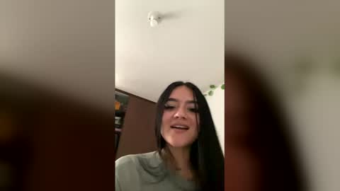 Snapshot of carolinaw_ chatting on April 5, 6:16 pm Carolina online show from April 5, 6:16 pm