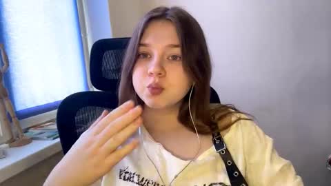 Snapshot of carolindueno chatting on March 5, 9:27 am carolindueno online show from March 5, 9:27 am